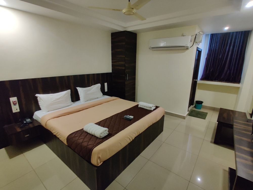 Venkateshwara Mitra Residency Classic Room 4