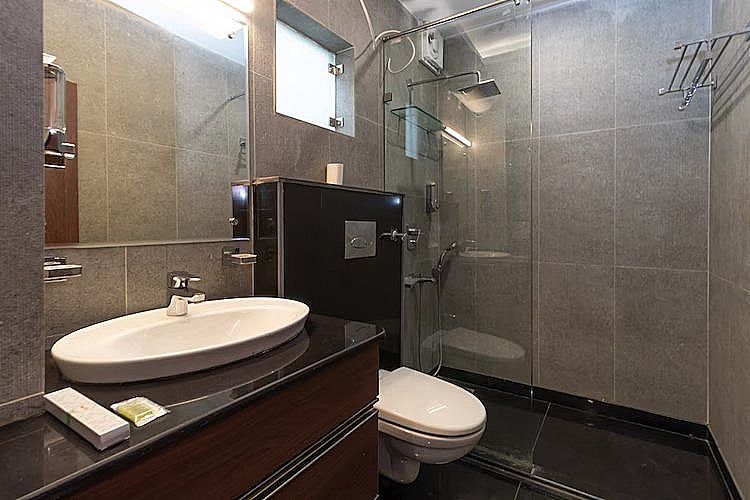 Executive Room with Balcony and Valley View