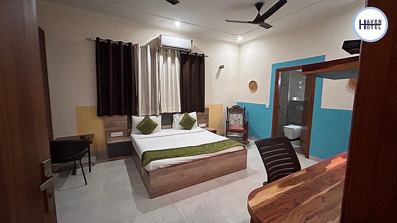 Queen Room with View