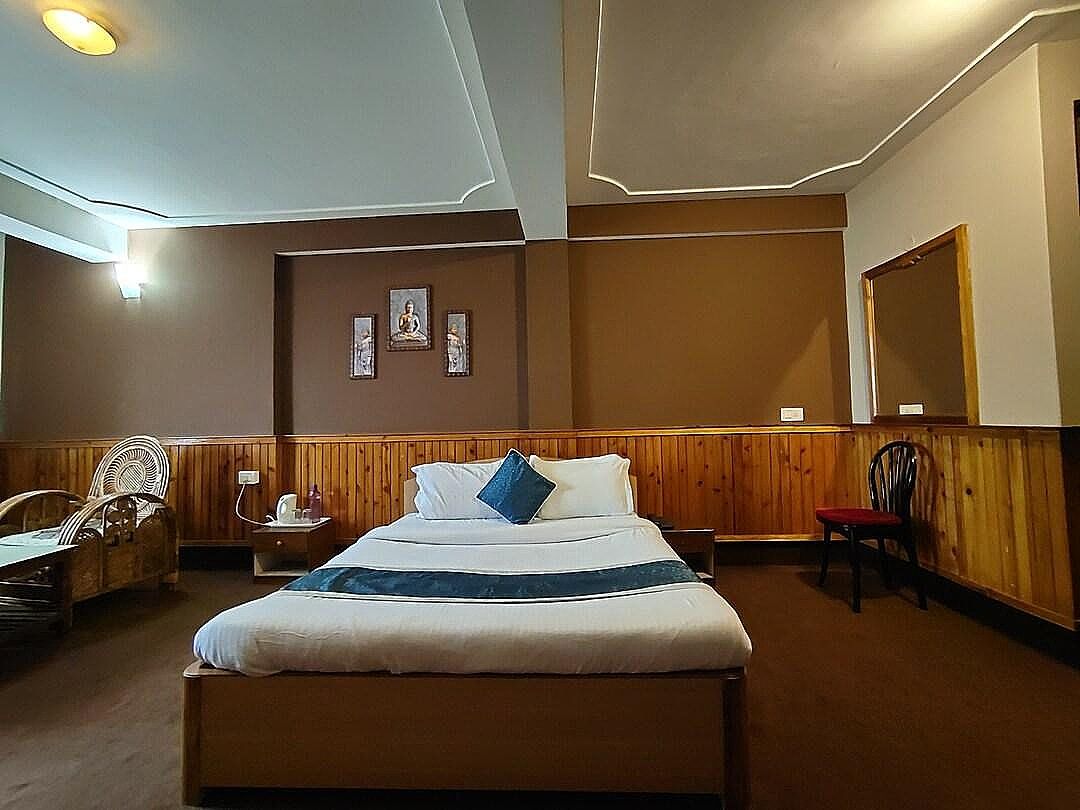 Luxury Suite with Balcony