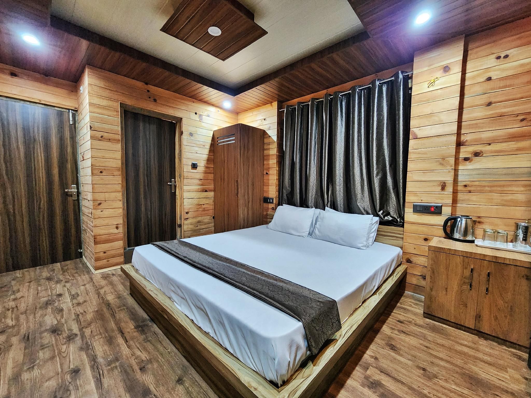 The White Season Residency King Room