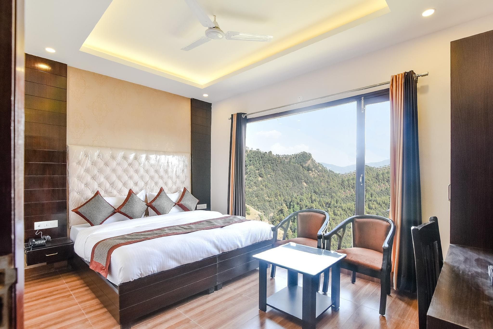 Hotel Kaithli Hills Shimla Deluxe Suite 2