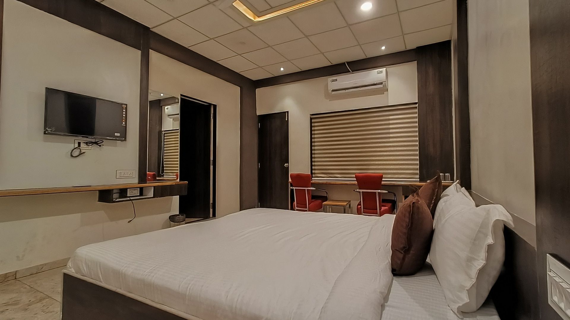 Hotel Dev Inn Somnath  Deluxe Room 6