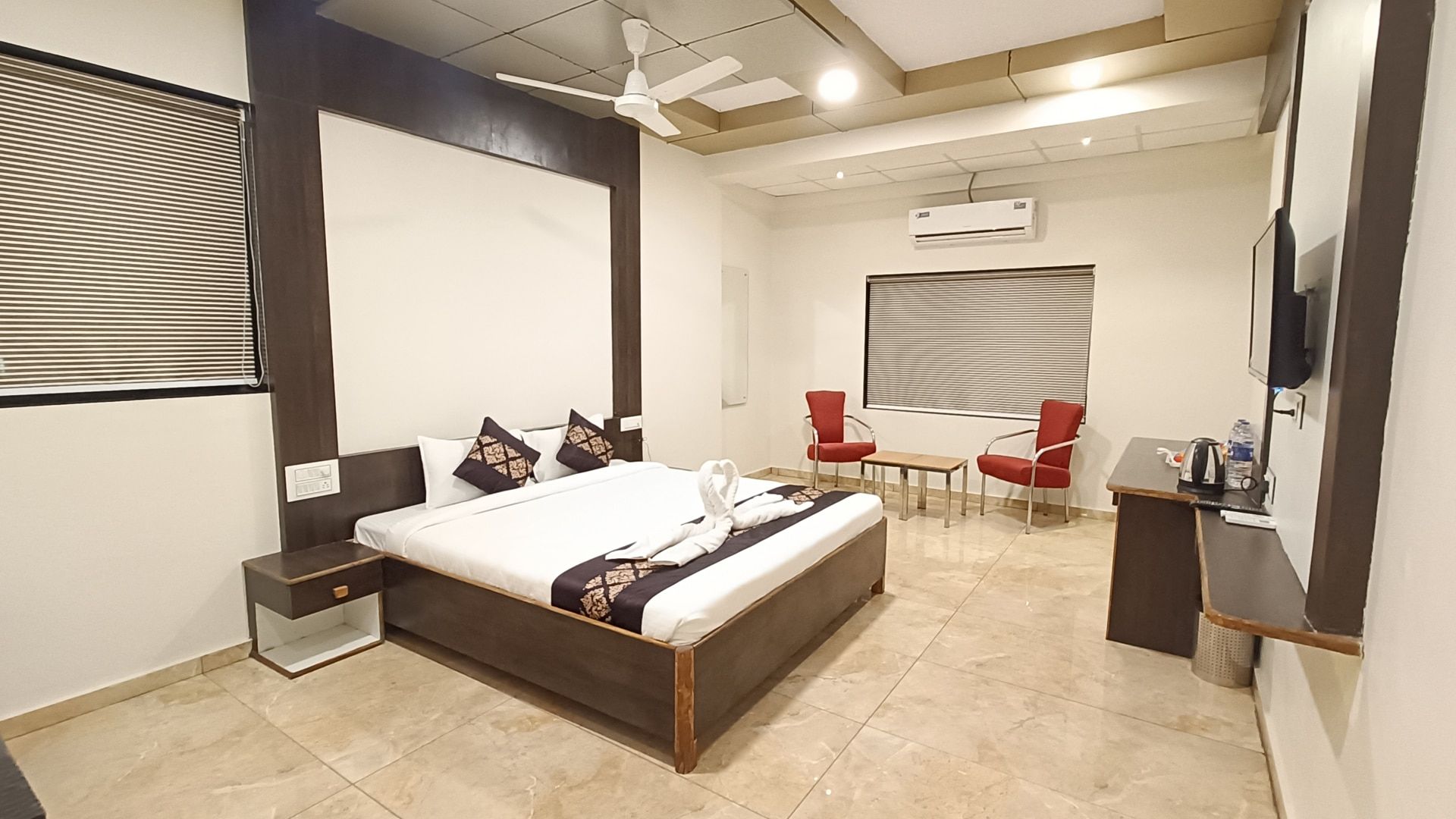 Hotel Dev Inn Somnath  Deluxe Room 4