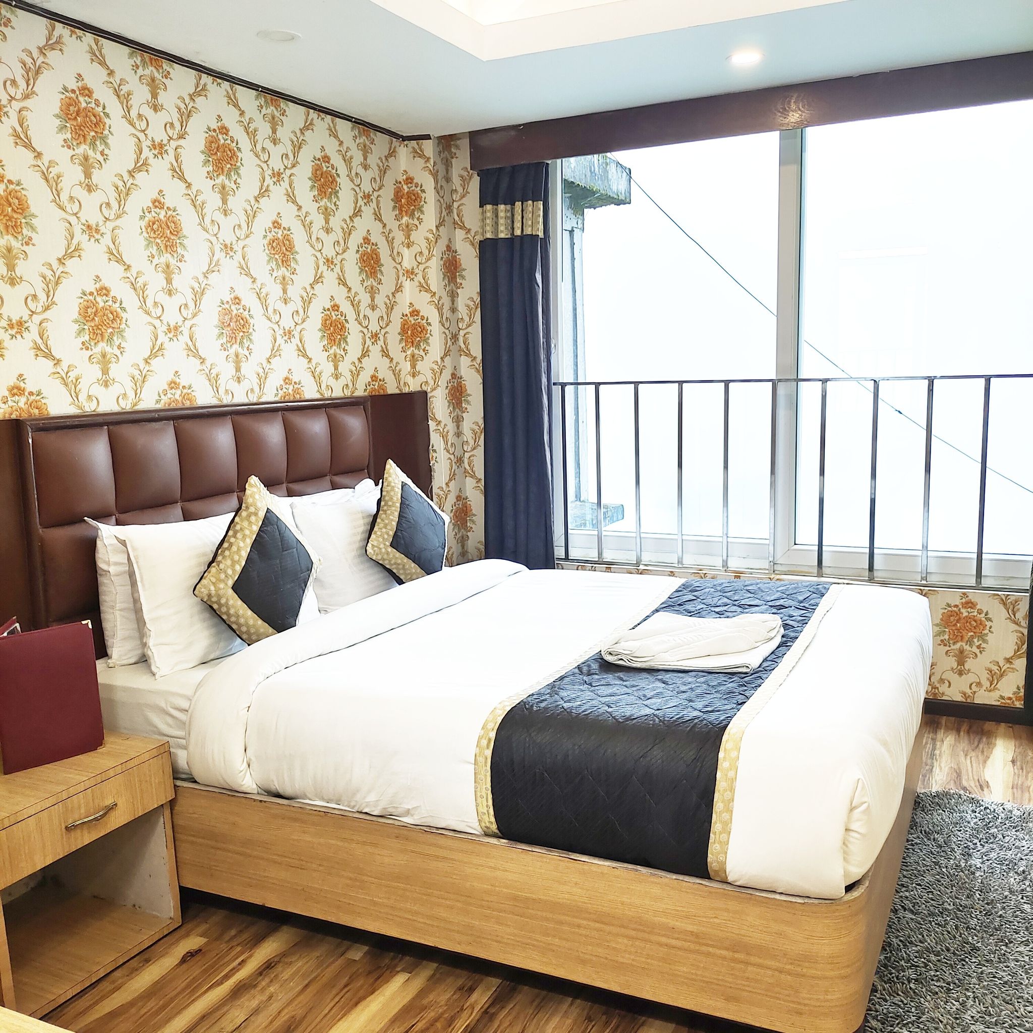 Tripoo Potala Palace Super Deluxe Room. 4