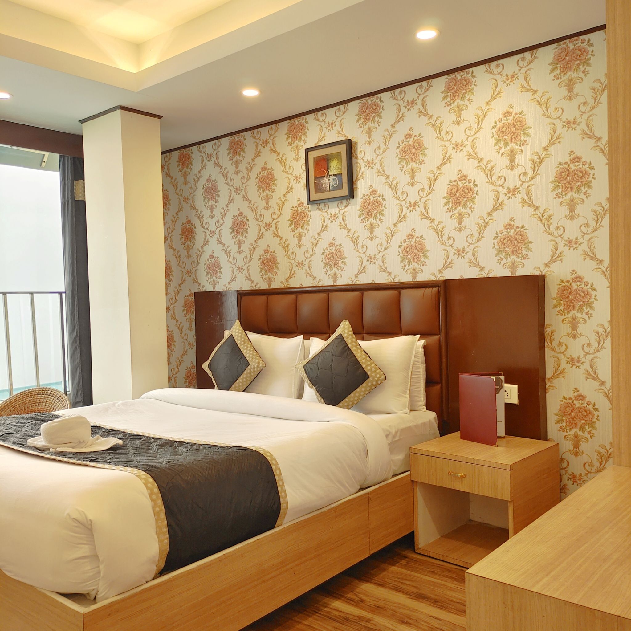 Tripoo Potala Palace Super Deluxe Room. 24