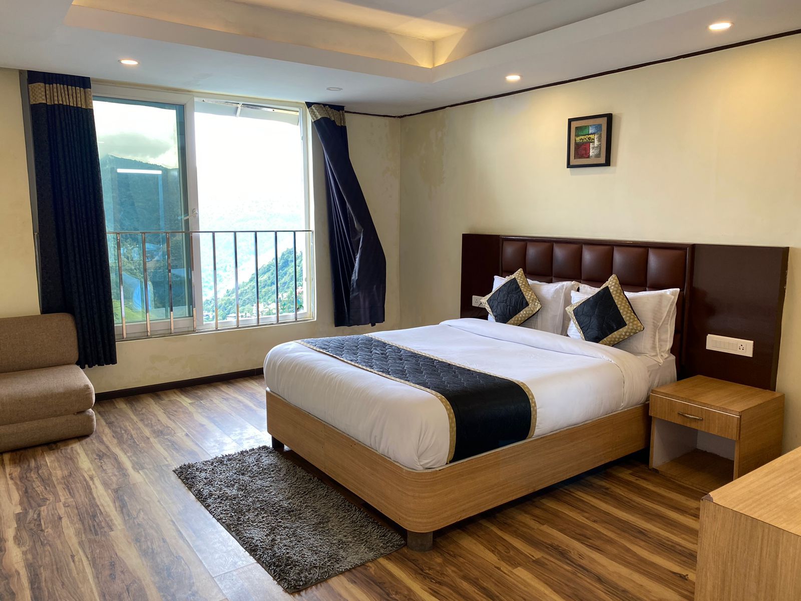 Tripoo Potala Palace Super Deluxe Room. 17