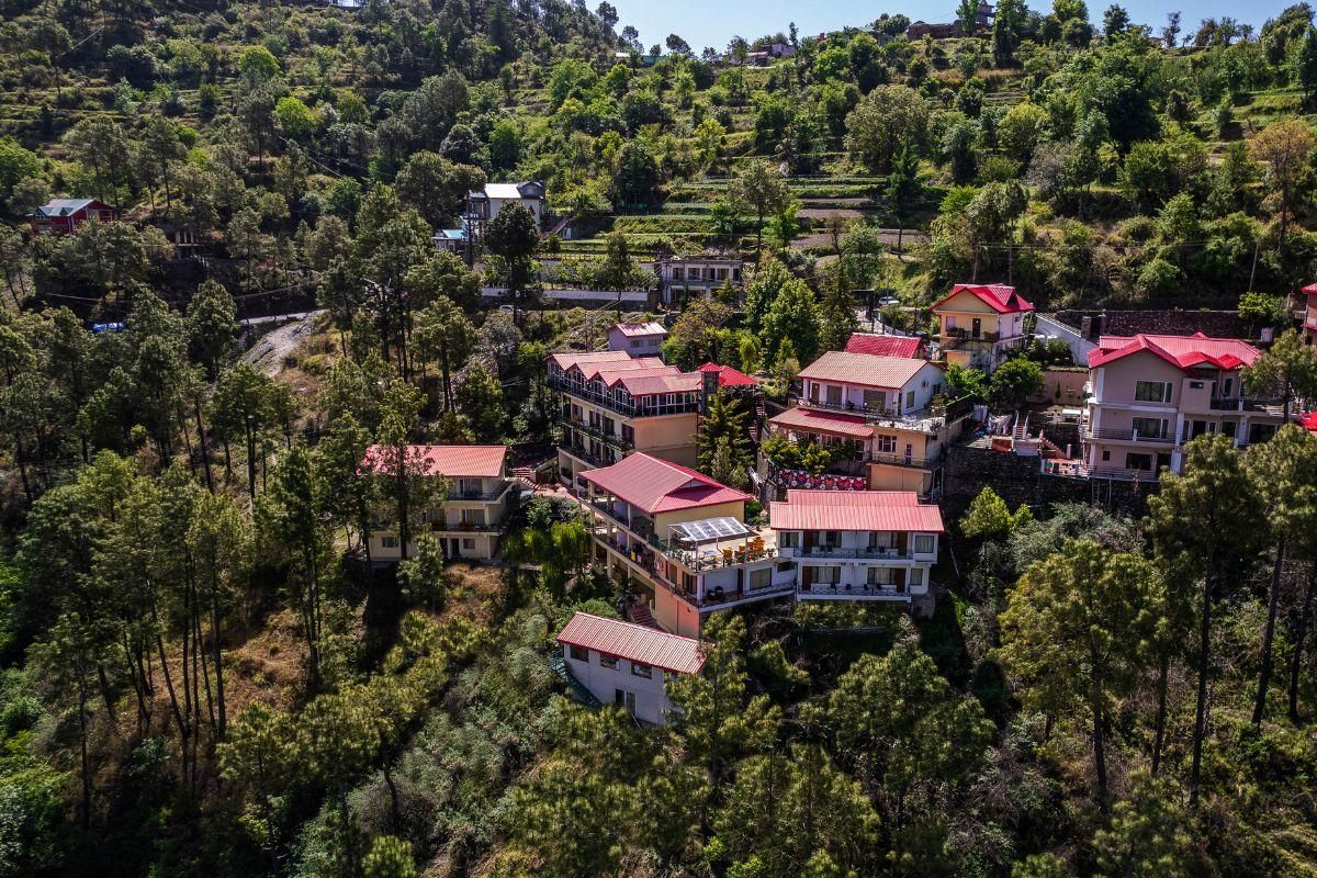 ZENQ MAPLE RESORT CHAIL