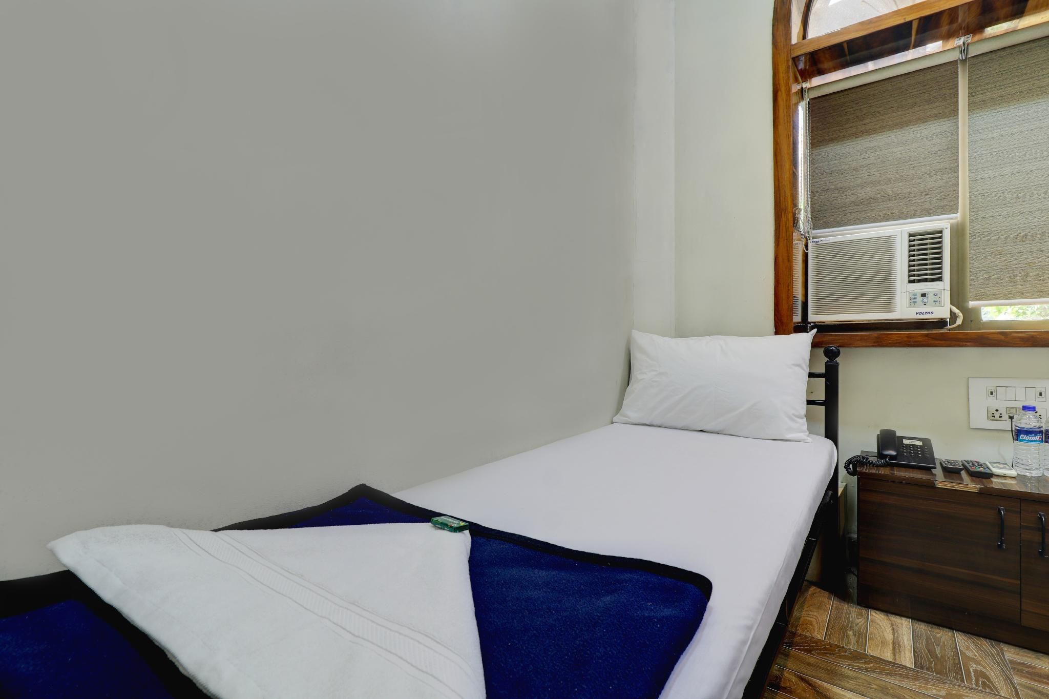 Single Room with Shared Bathroom