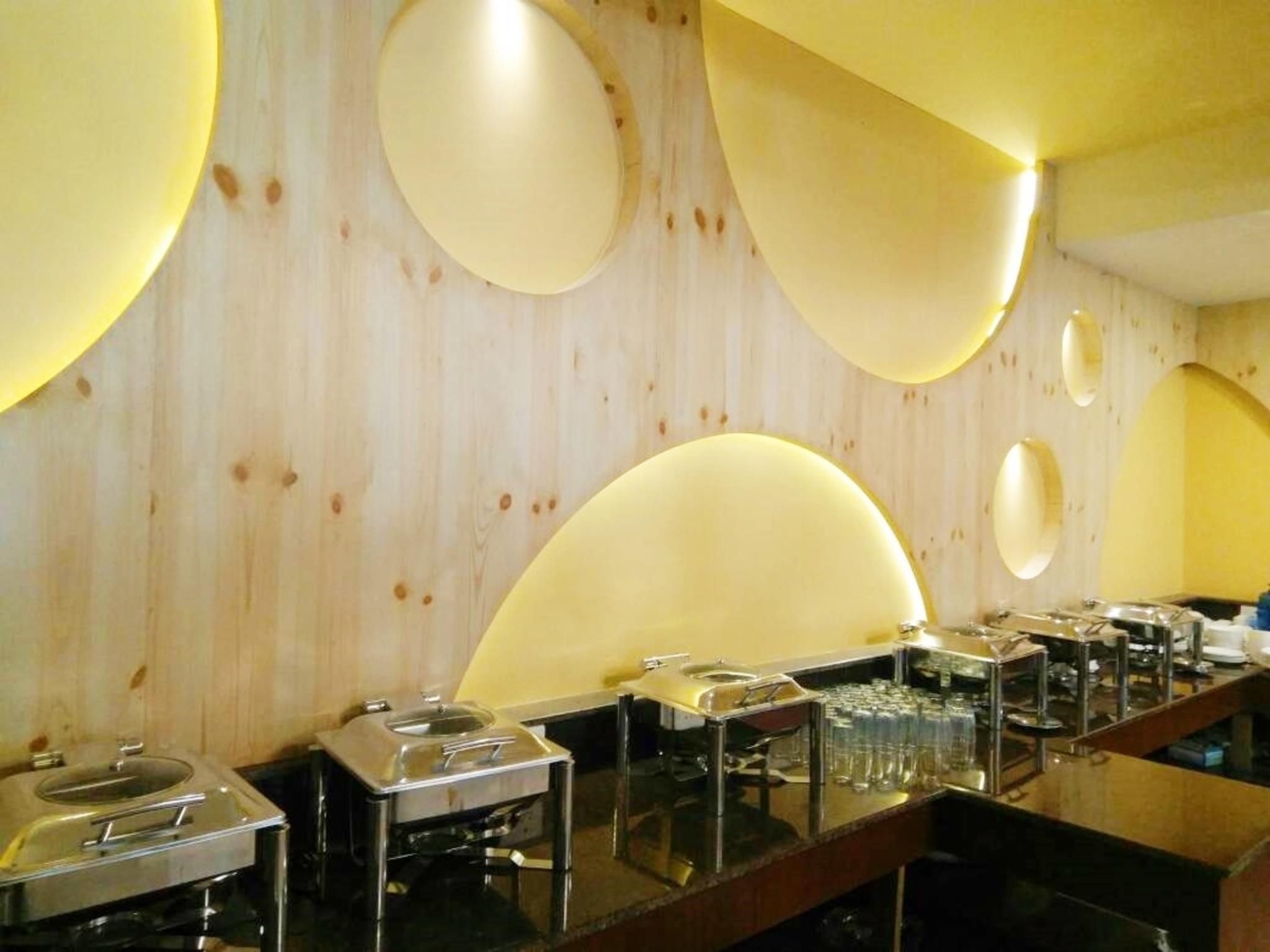 Food & Dining
