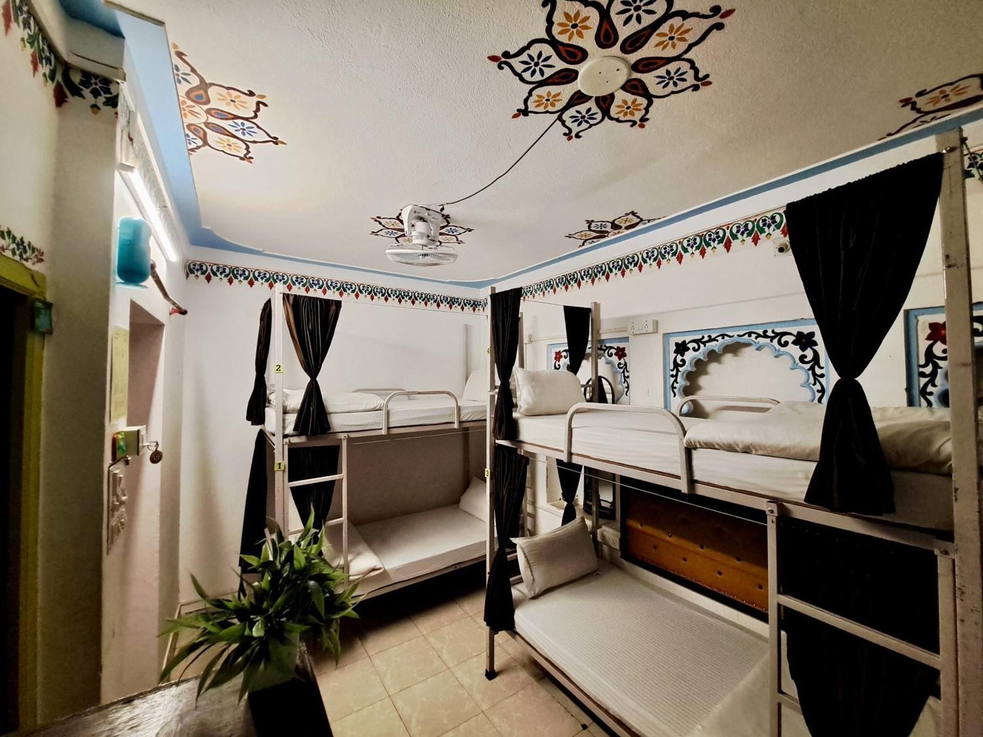 6 Bed Mix Dormitory
