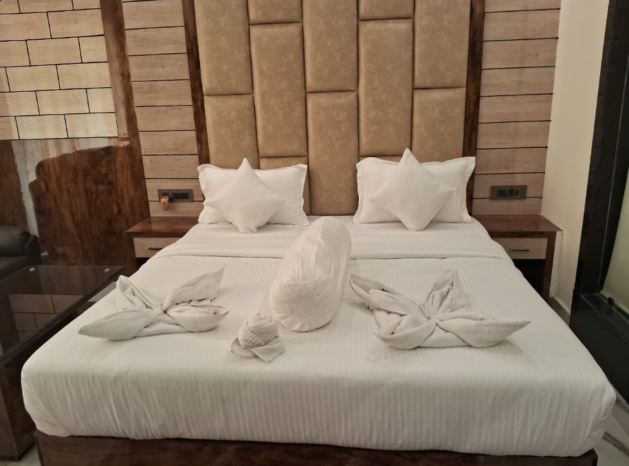 Villa with Pool View