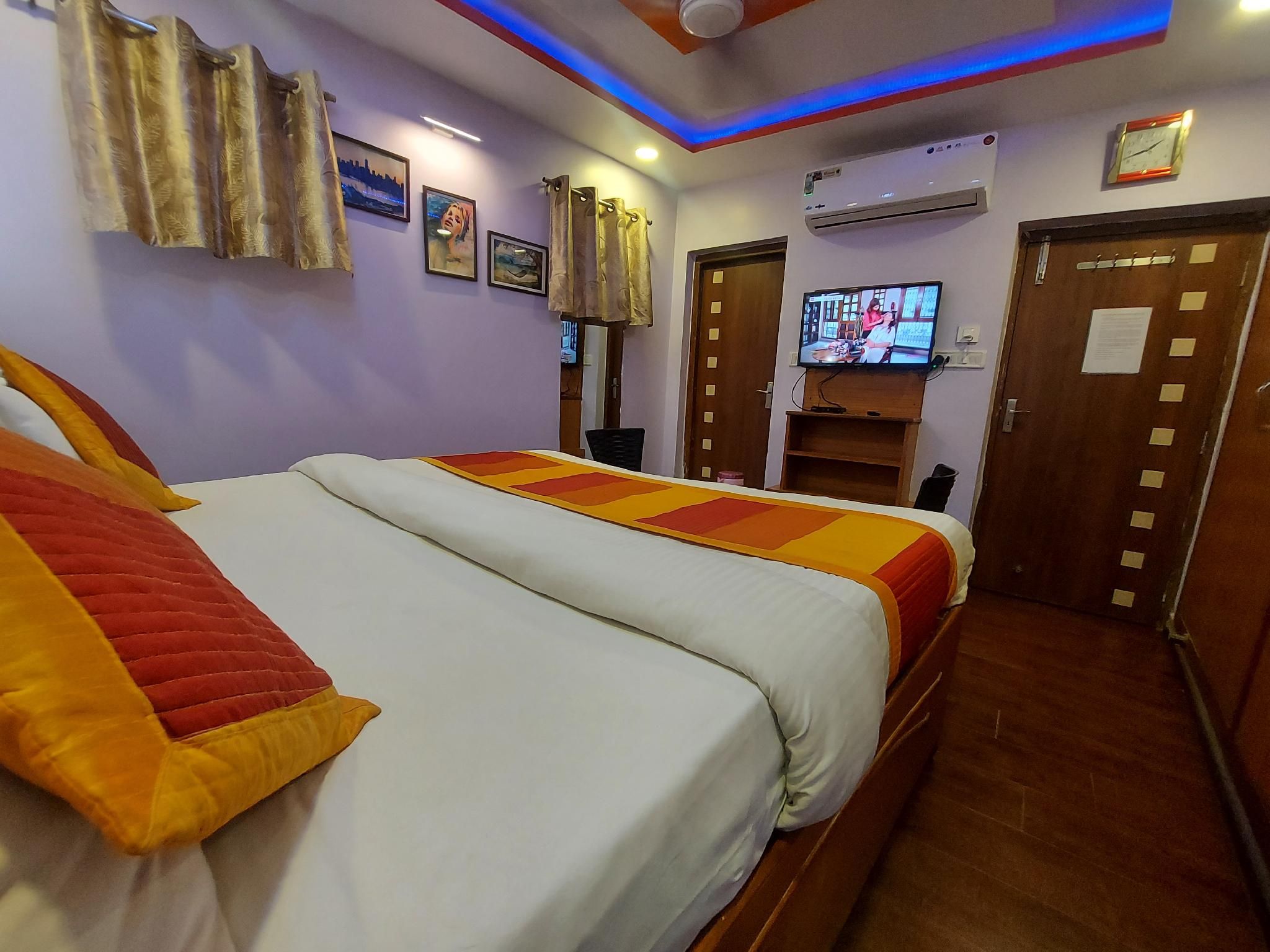 2nd Floor Deluxe Queen Room with AC