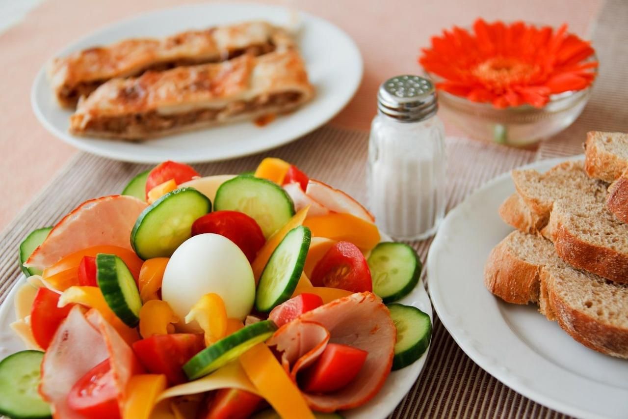 Food & Dining