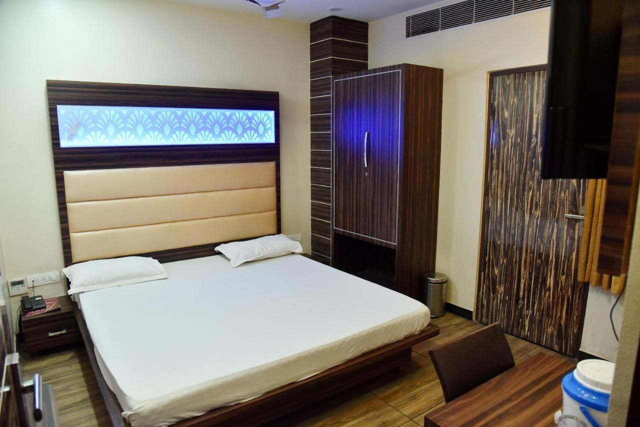 HOTEL MIDTOWN & RESTAURANT Deluxe Room 2