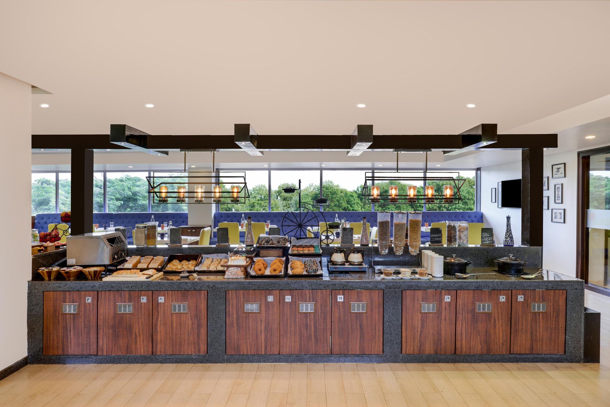 Food & Dining