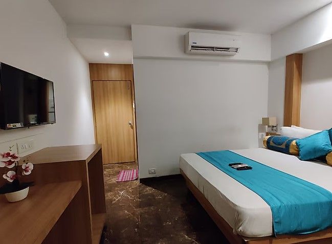 Hotel Royal Oak Deluxe Room 4