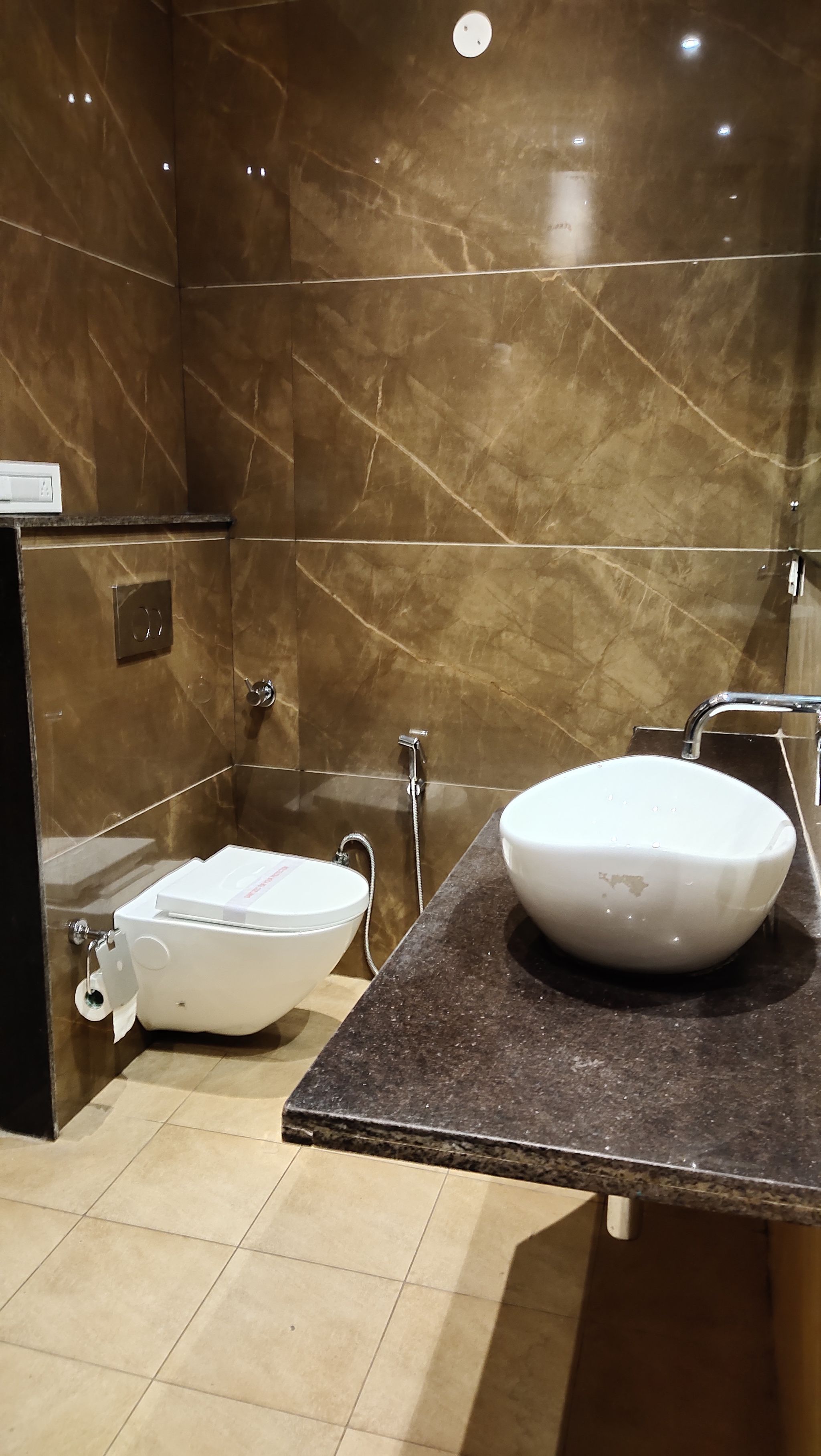 Hotel Pearl Wood Queens room 11