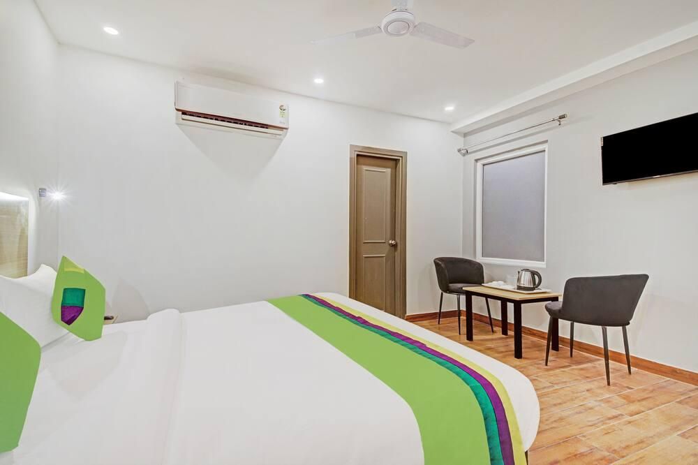 The Red York  Standard Room