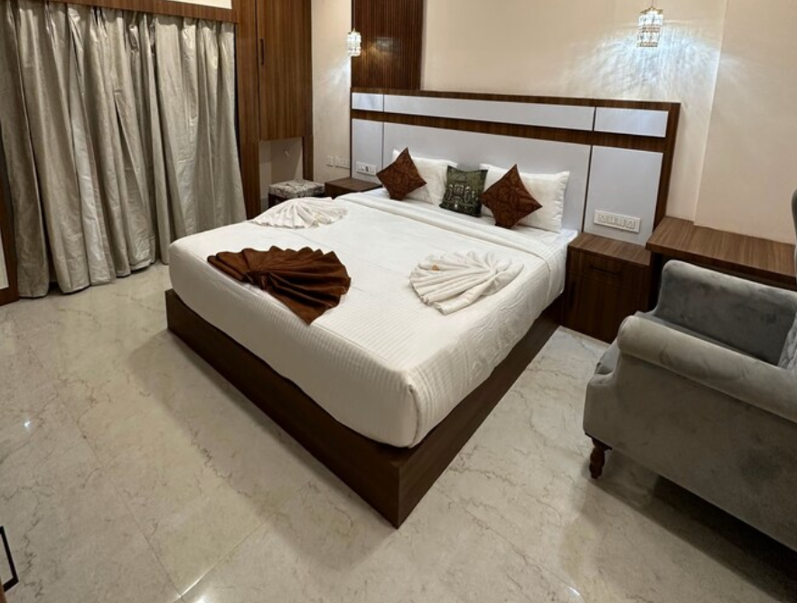 Balkrishna Palace THE ROYALS 2