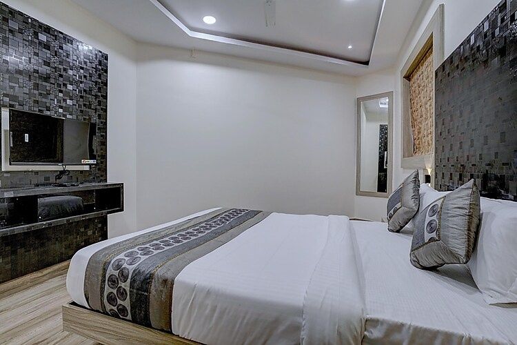 Hotel Arts International Standard Double Room 5