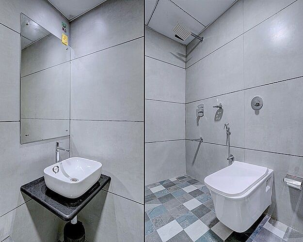 Hotel Arts International Standard Double Room 8