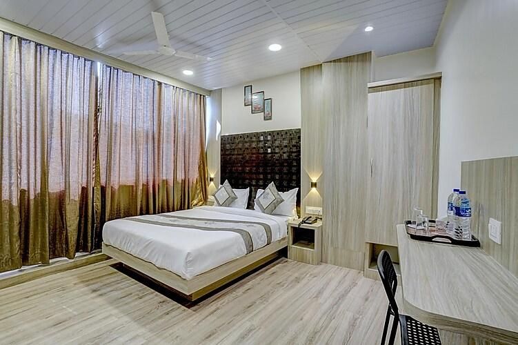 Hotel Arts International Standard Double Room 6