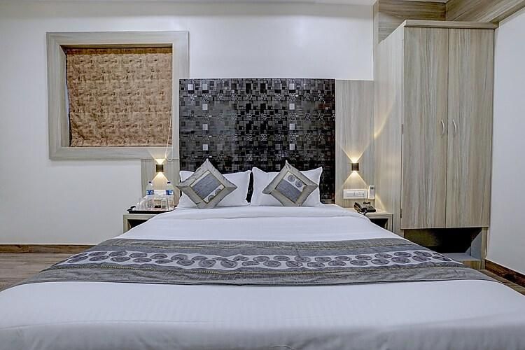 Hotel Arts International Standard Double Room 7