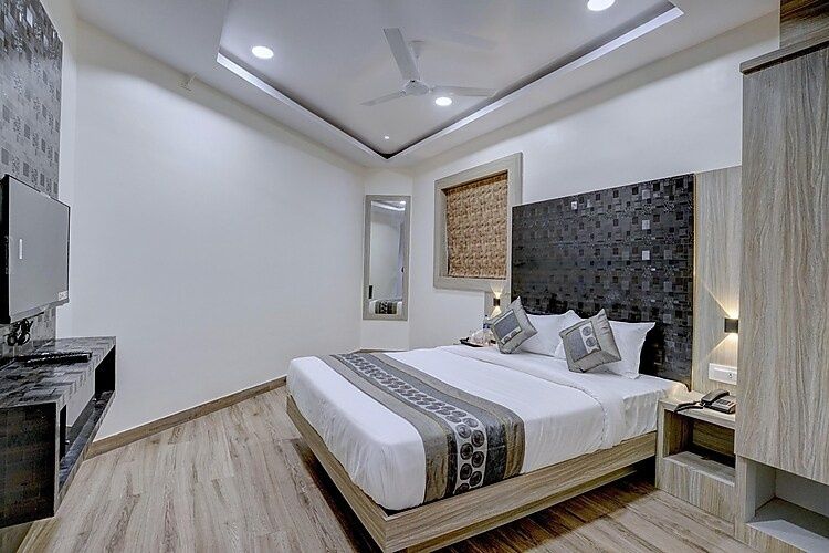 Hotel Arts International Standard Double Room 4