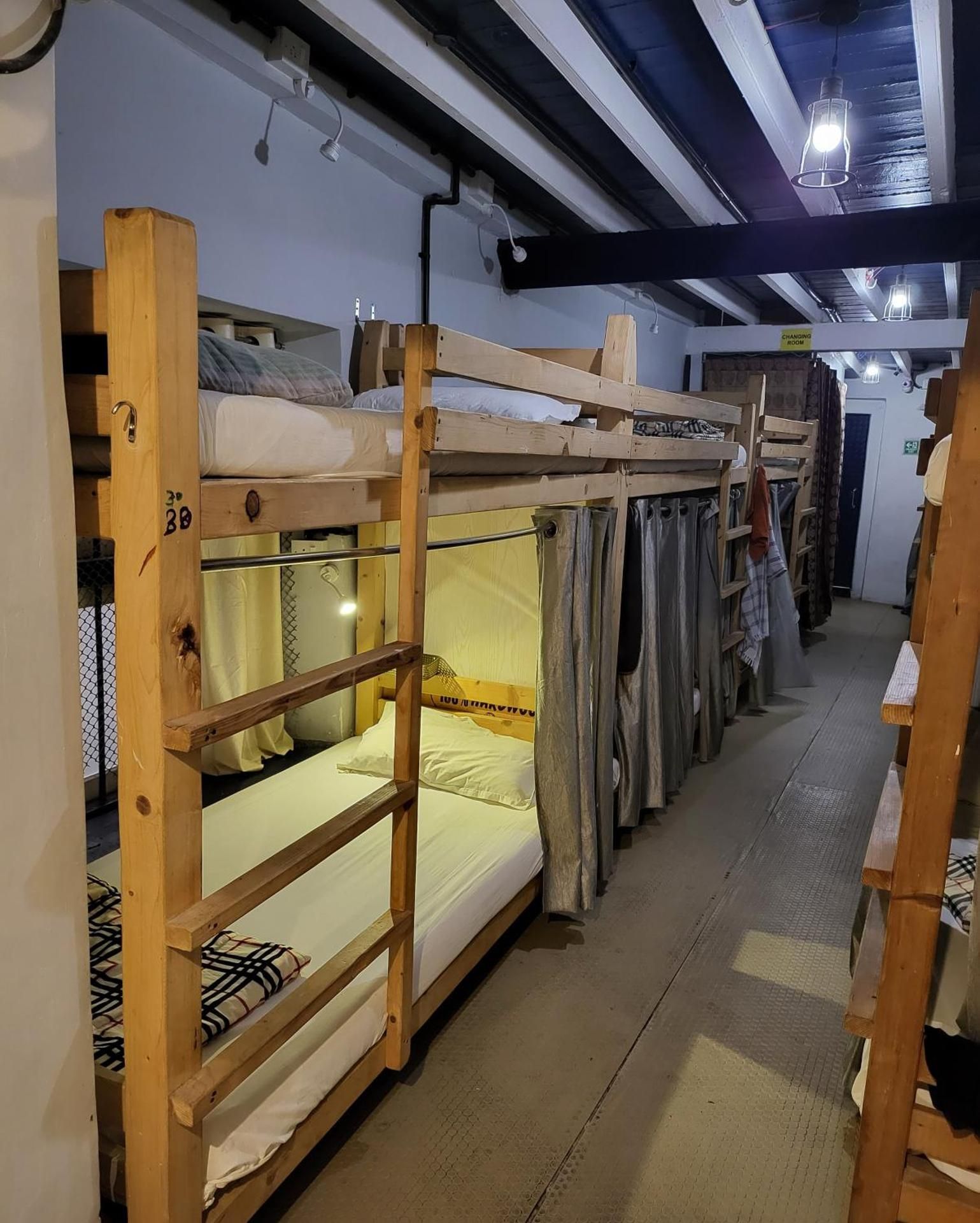 1 Person in 10-Bed Dormitory with Shared Bathroom - Mixed