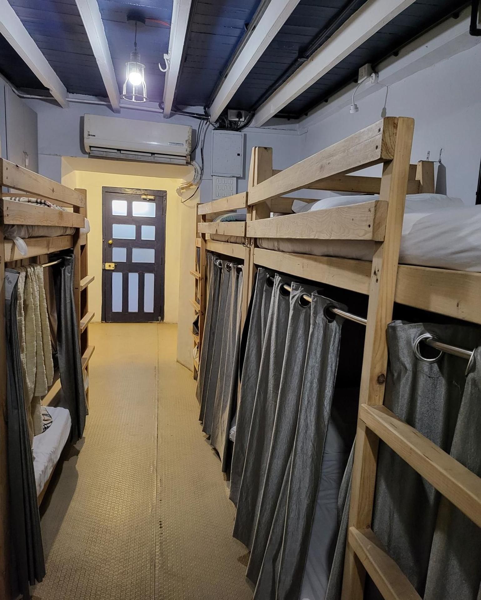 1 Person in 10-Bed Dormitory with Shared Bathroom - Mixed