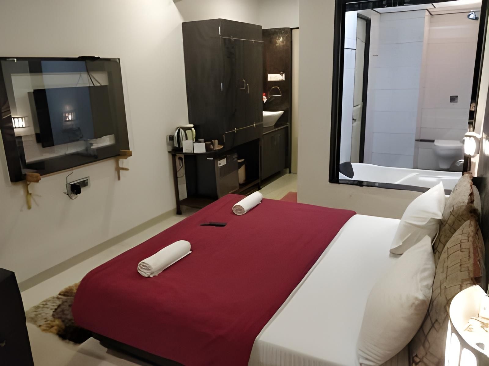 Deluxe Non- Air Conditioning Room