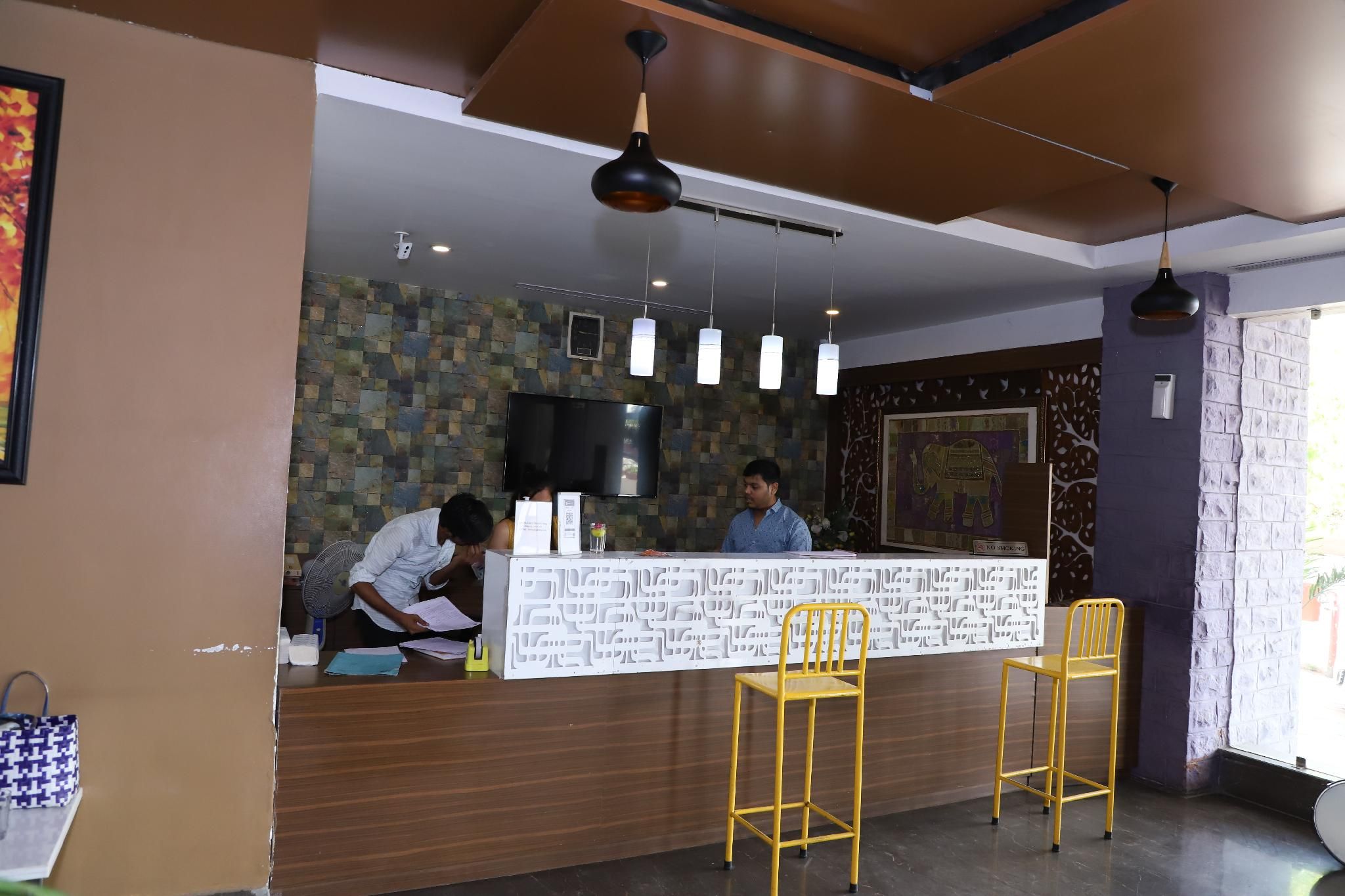 Food & Dining