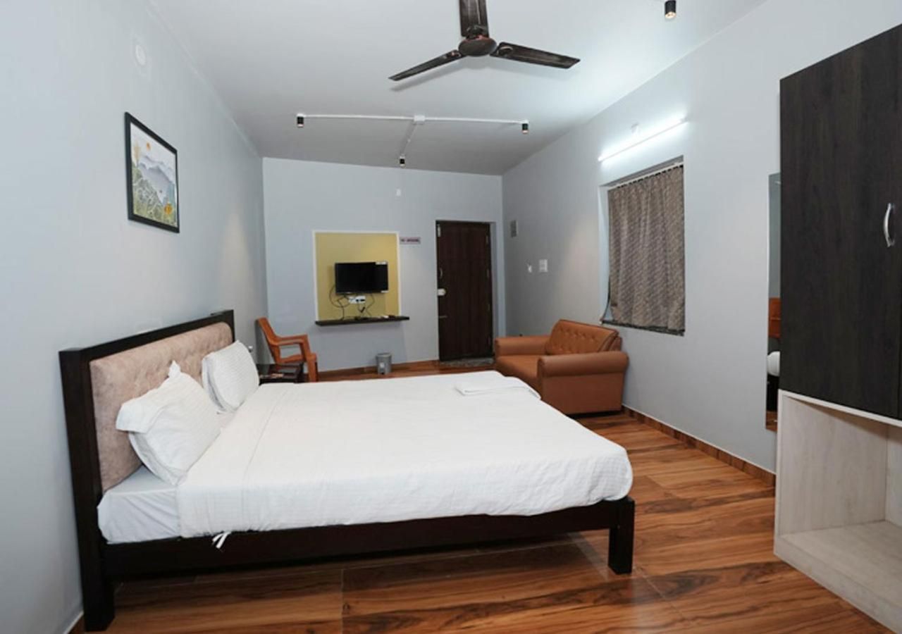 Royal Inn Lodging Standard Room 2