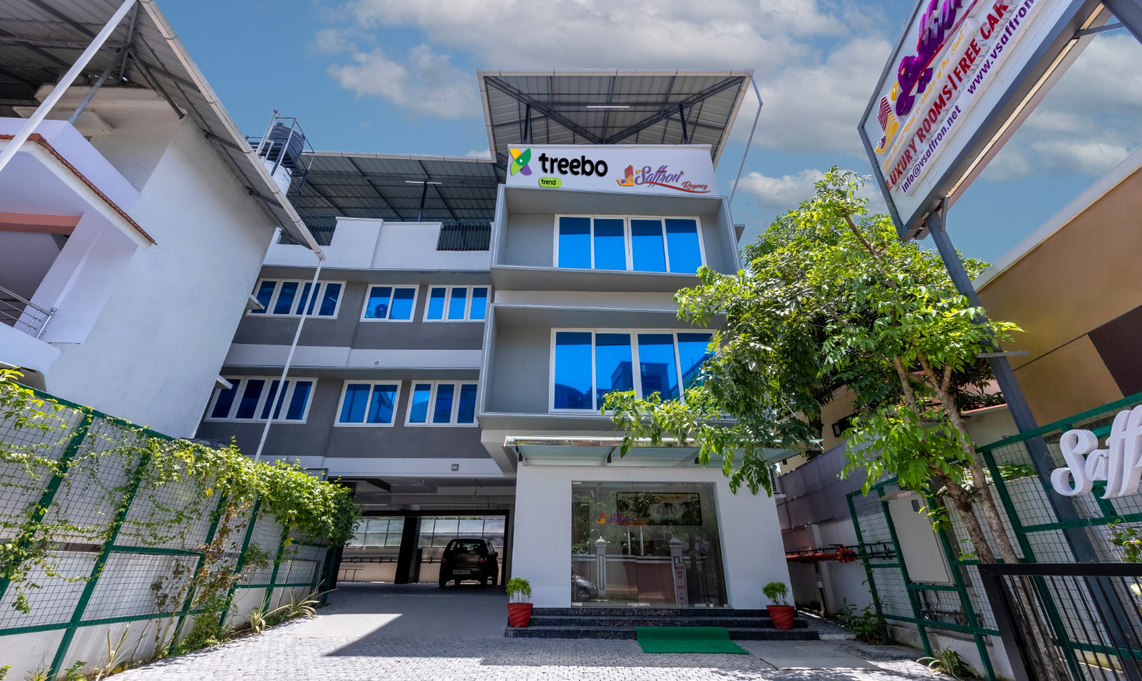 Treebo vSaffron Regency, Punnamada Lake