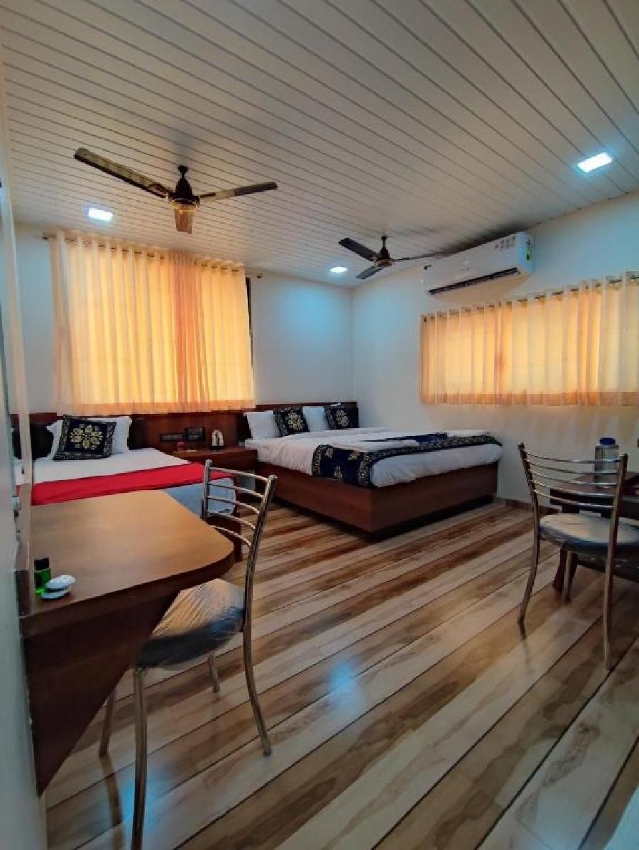 Hotel Starlit Triple