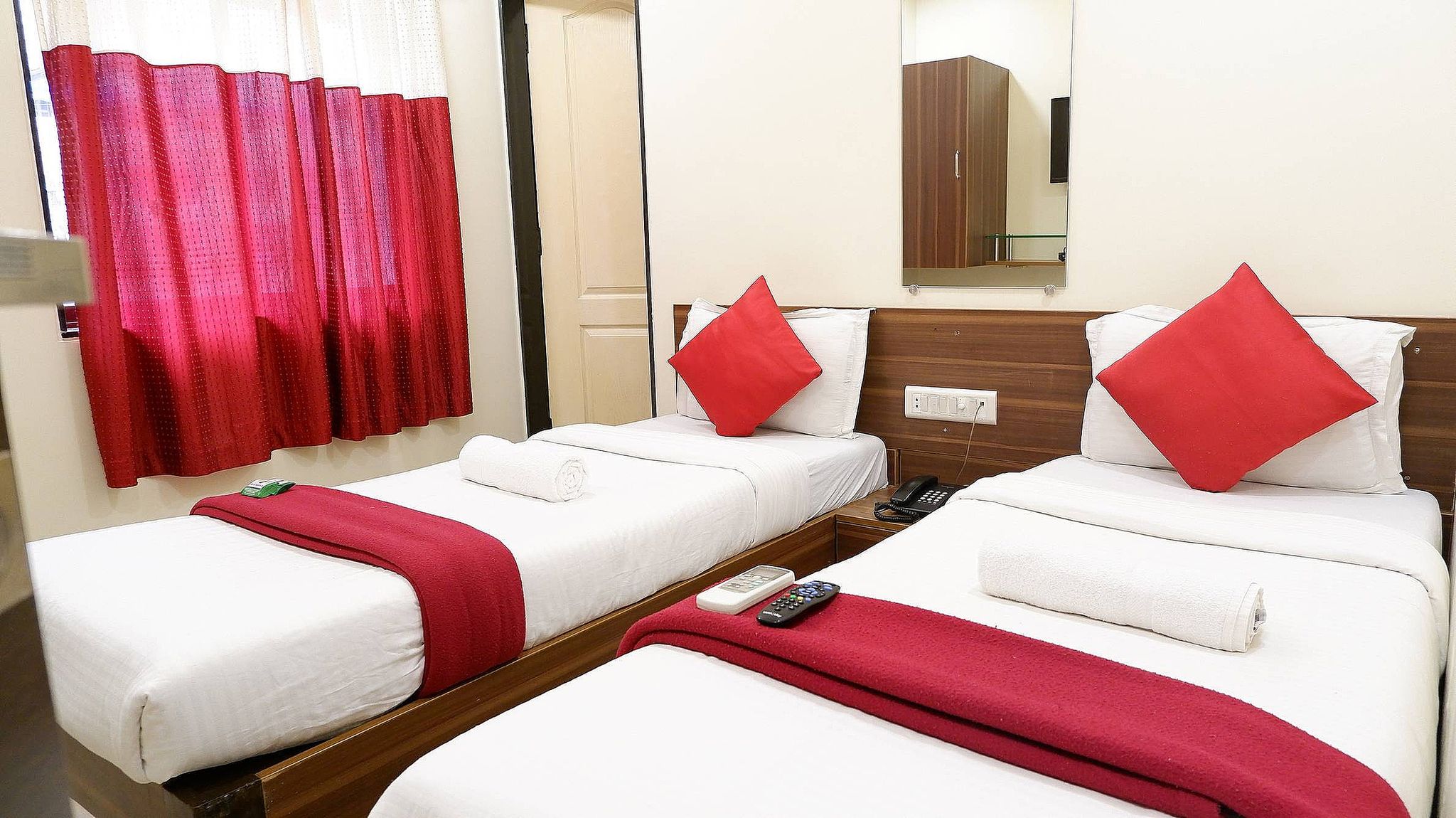 Deluxe Room with Twin Bed