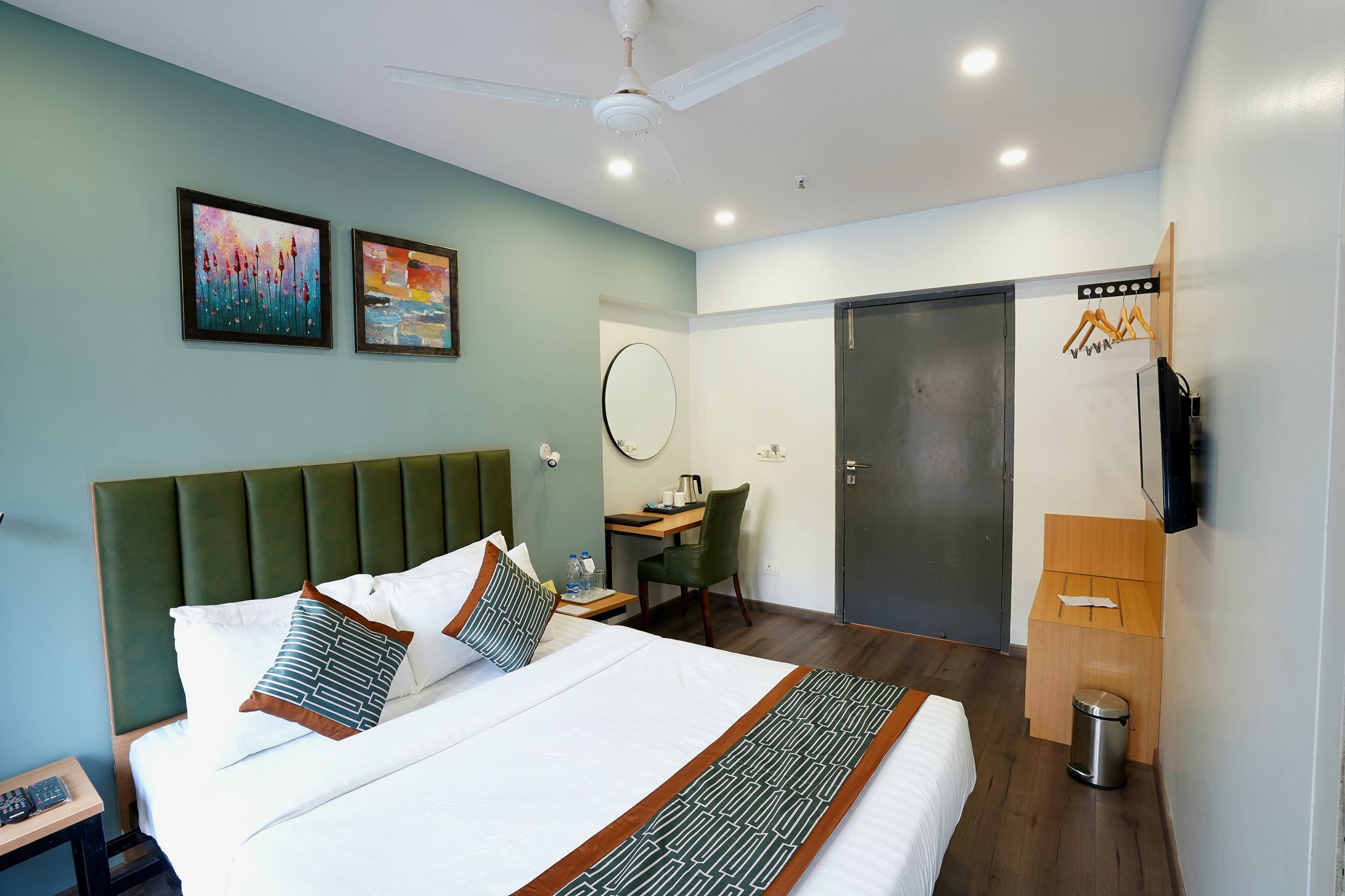 Apex Beacon Hotel, Mumbai Deluxe Room 4