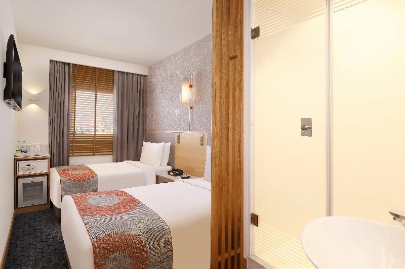 Deluxe 1 Twin Bed