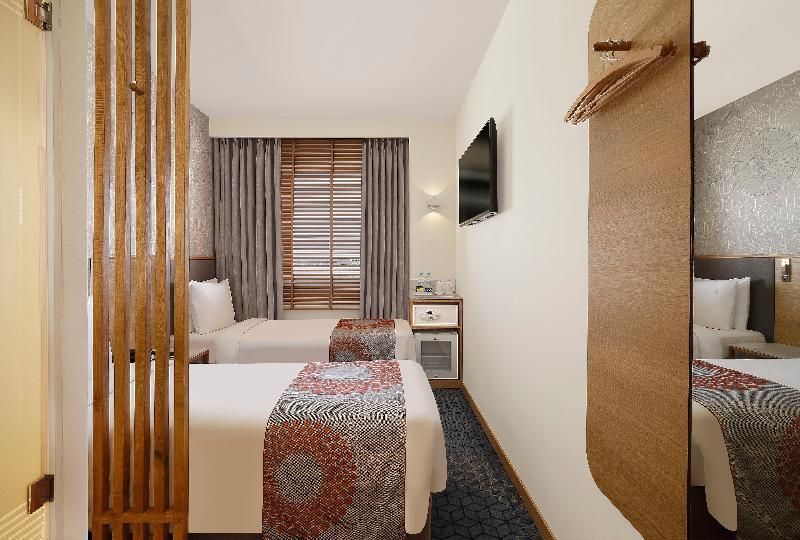 Deluxe 1 Twin Bed