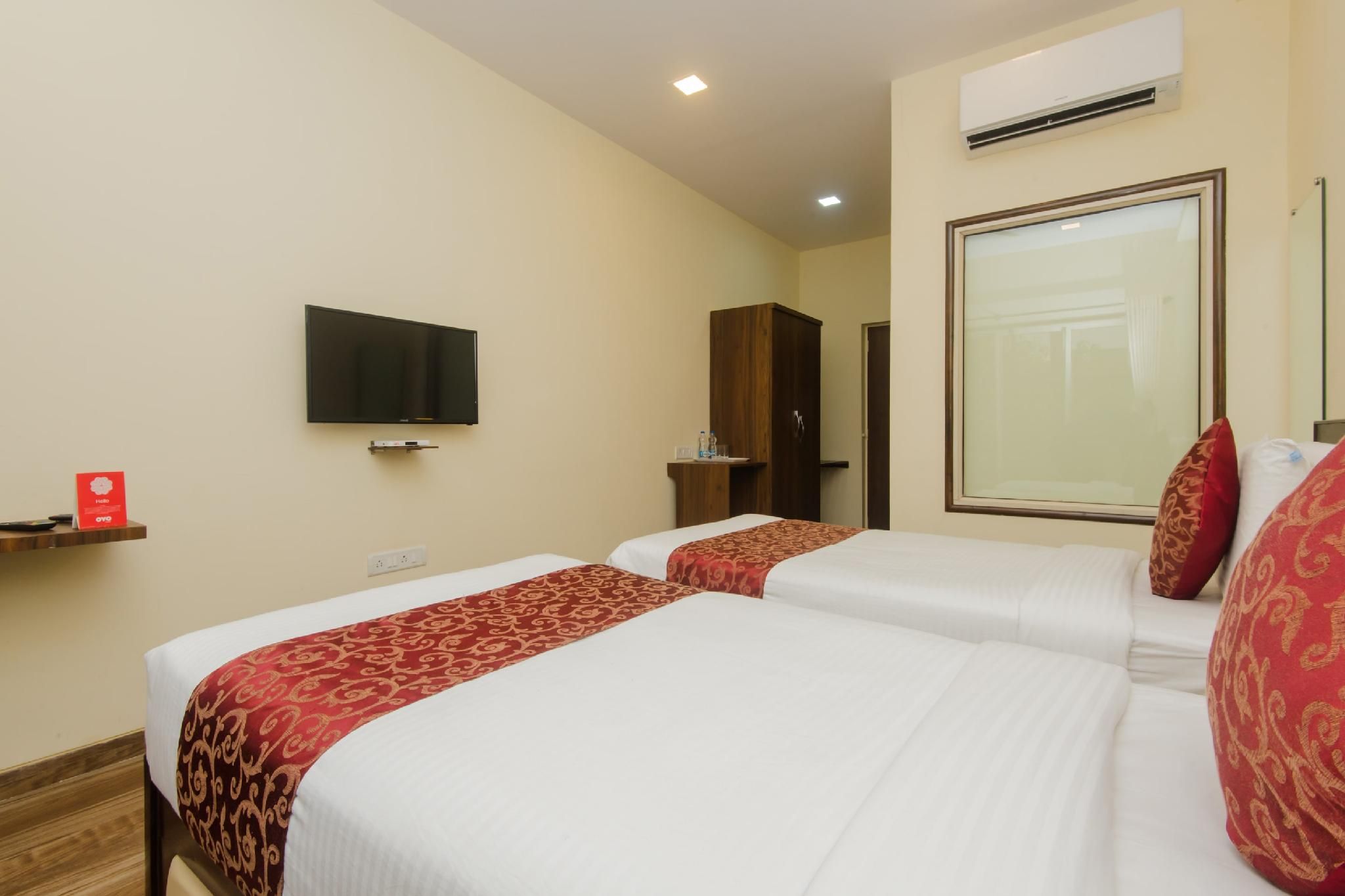 Hotel O Divine Residency Near Phoenix Marketcity Deluxe 2