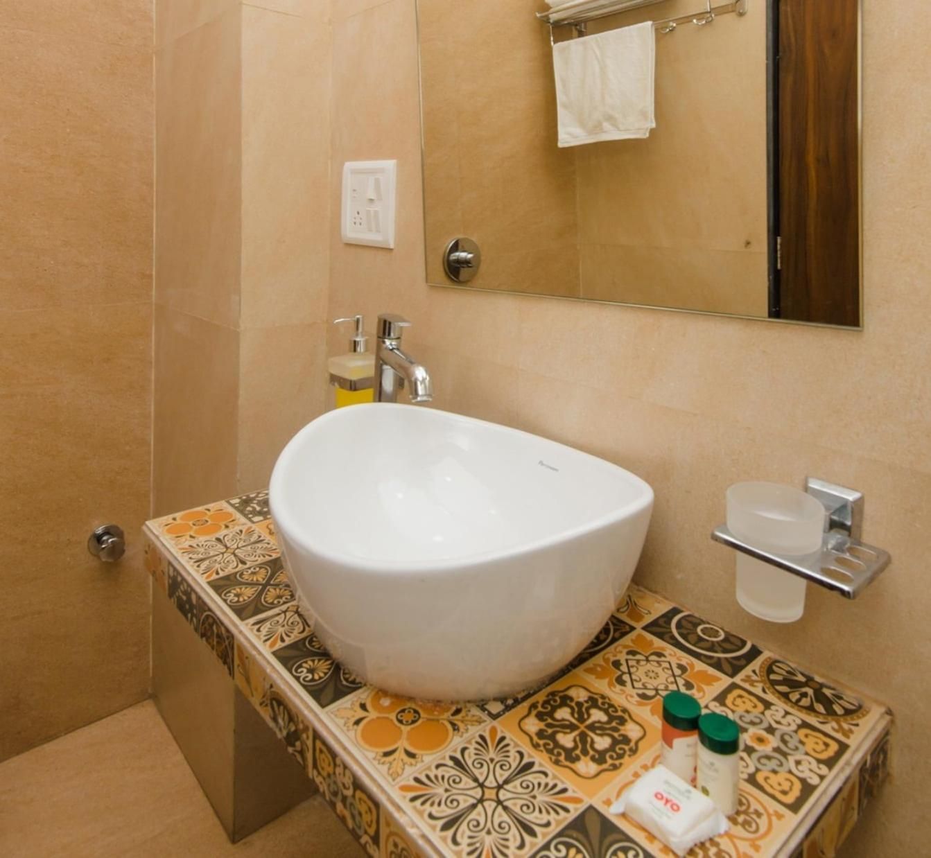 Hotel O Divine Residency Near Phoenix Marketcity Deluxe 3