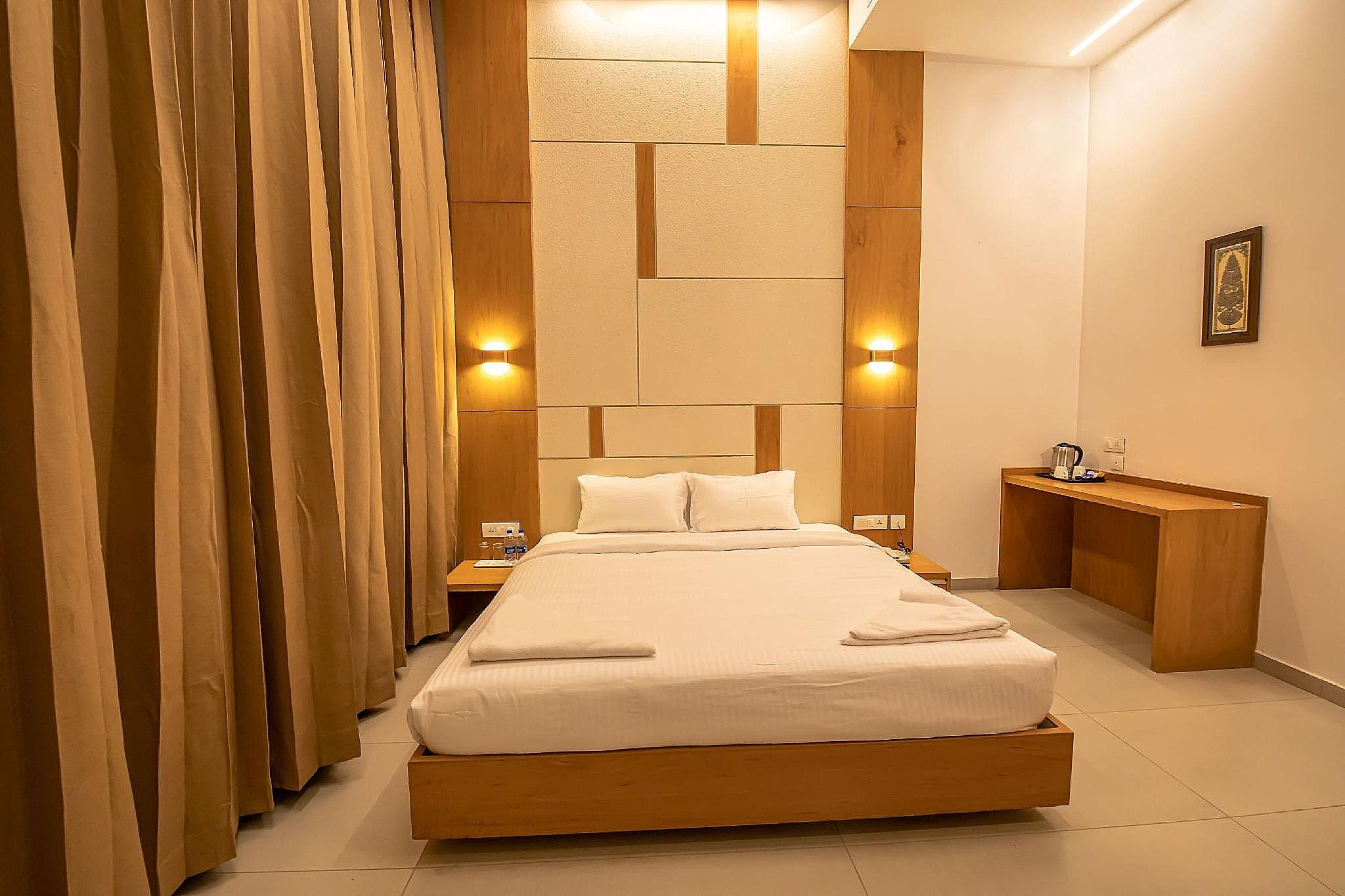 RATHNA RESIDENCY - Near US CONSULATE Standard Room 2