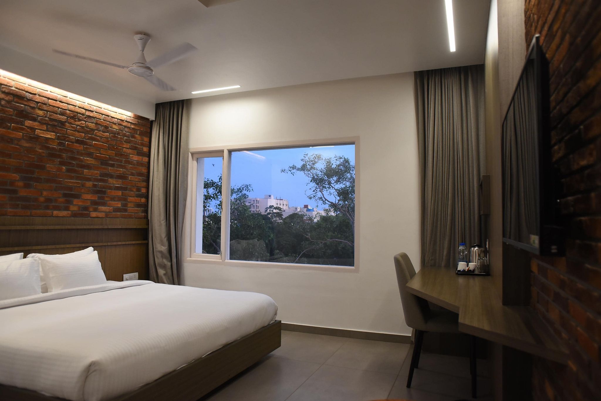 RATHNA RESIDENCY - Near US CONSULATE Standard Room 3