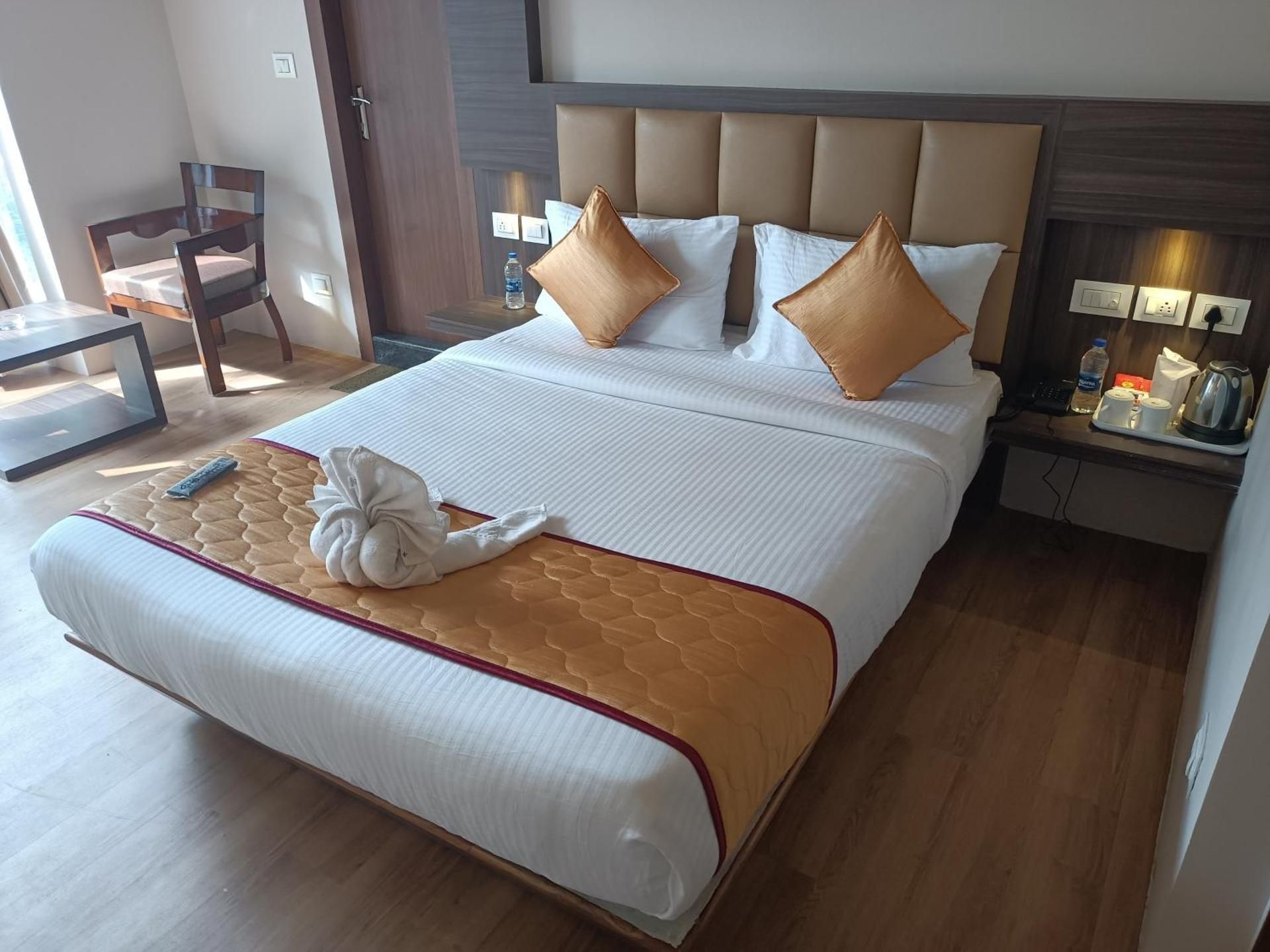Golden Peaks Hotel Deluxe Double Room without Balcony 2