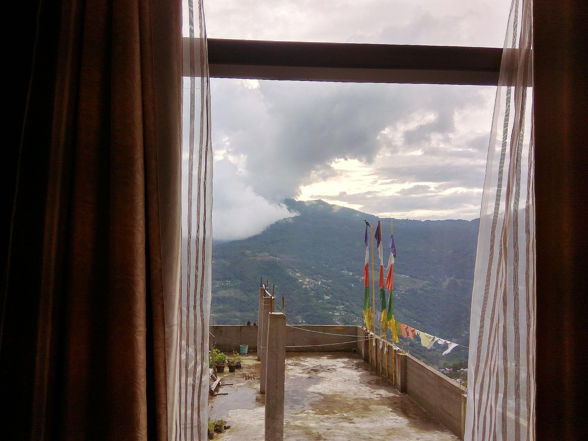 Hotel Pearl Retreat  -  A Pure Veg Hotel Executive Queen Room - Non-Smoking 2