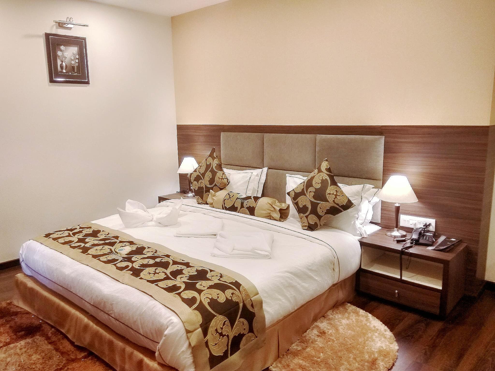 Hotel Pearl Retreat  -  A Pure Veg Hotel Executive Queen Room - Non-Smoking