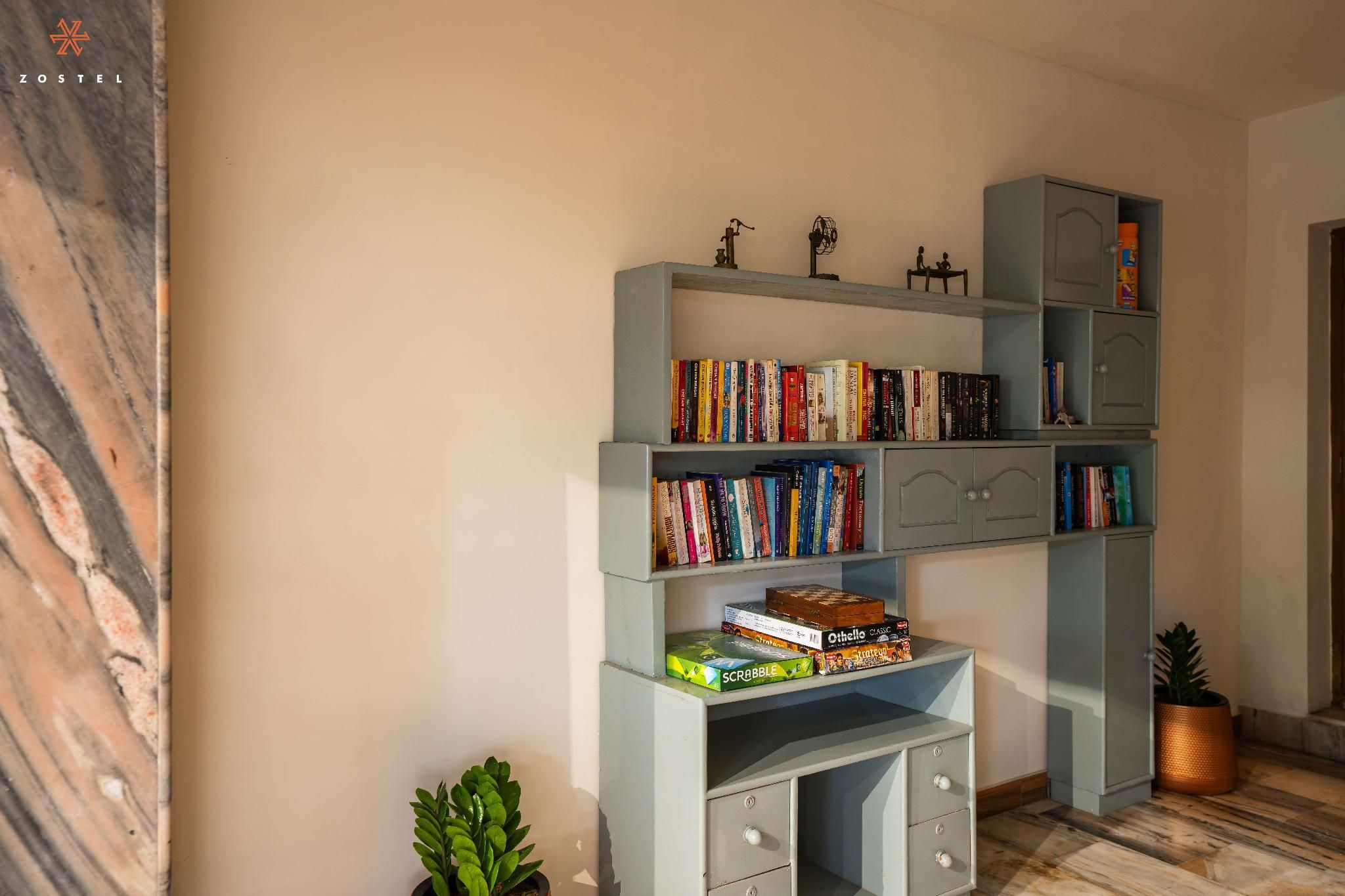 shared lounge/tv area