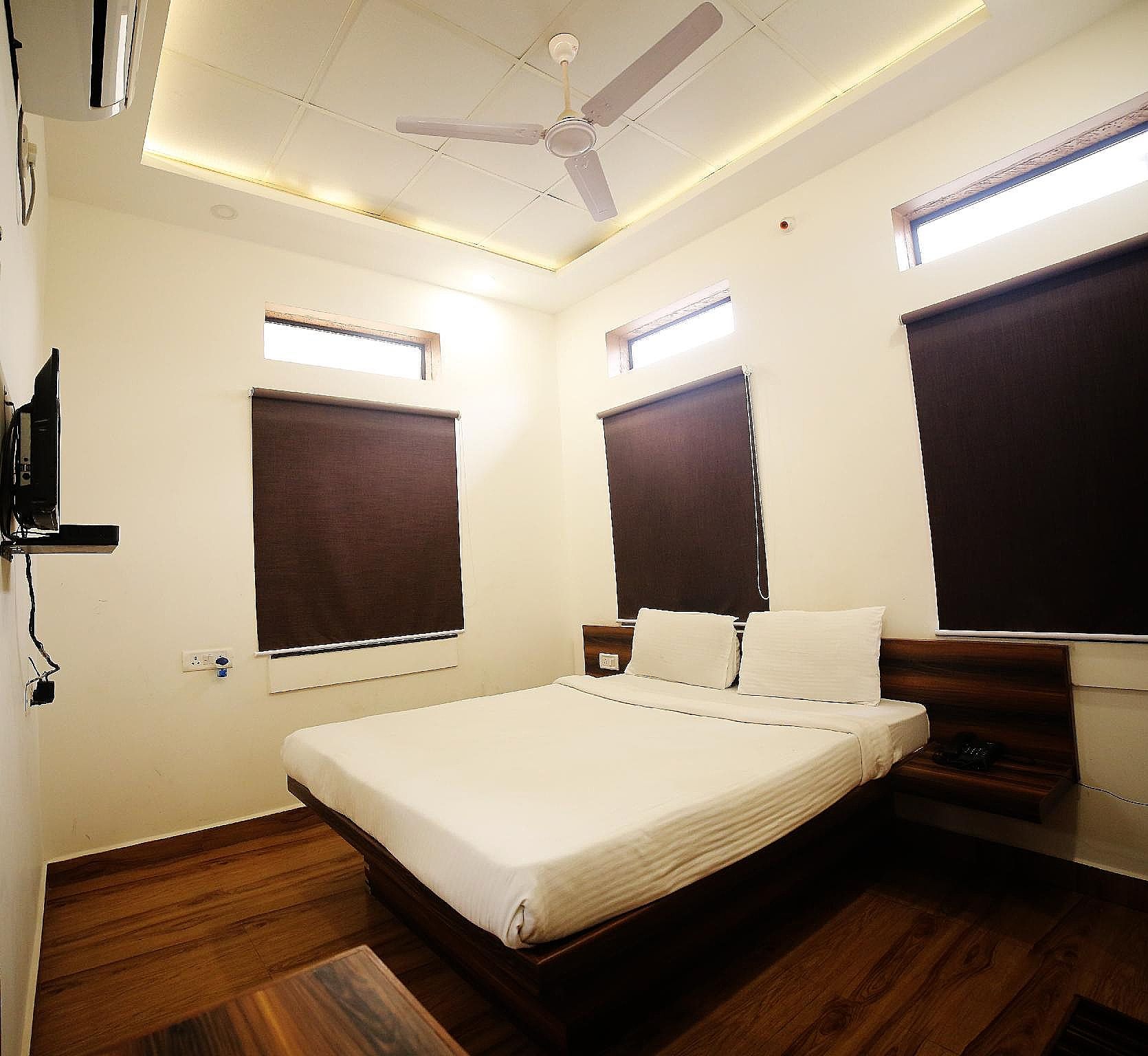 hotel park view bhopal Deluxe Double Room 2