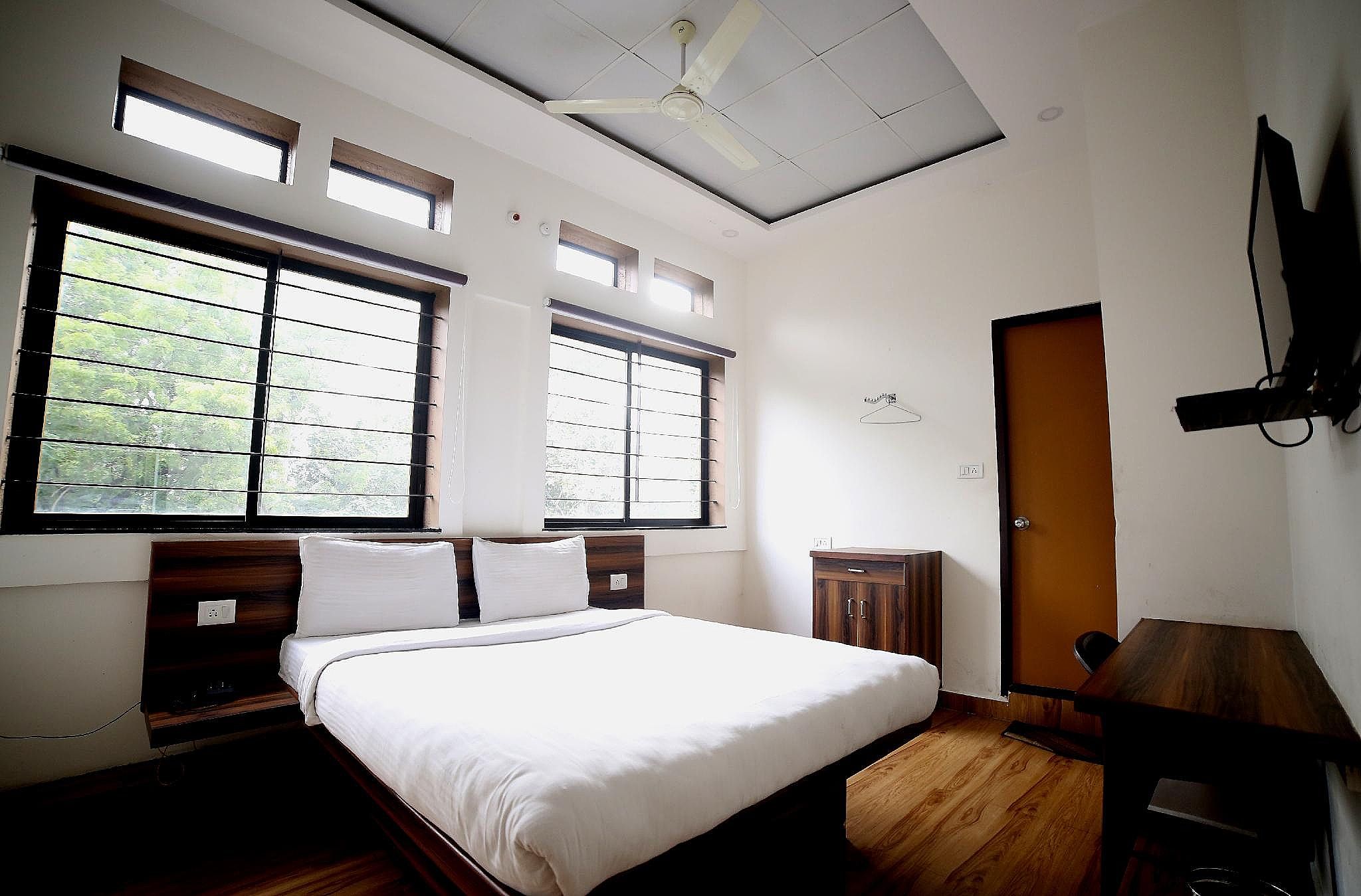 hotel park view bhopal Deluxe Double Room